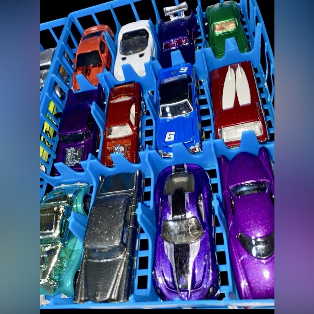 33 Hot Wheels vintage collection lot diecast vehicle hotwheels w/ 2 dividers - Picture 13 of 16